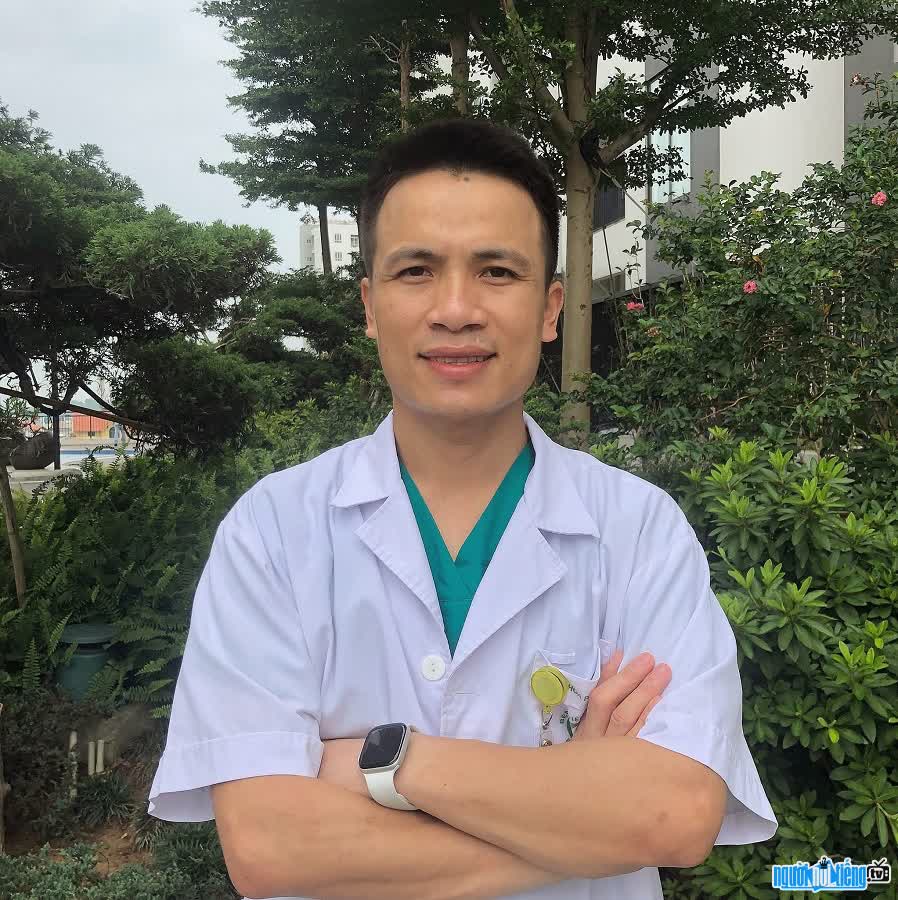 Bác sĩ Đoàn Mạnh Tín là thủ khoa Bác sĩ nội trú Sản Phụ khoa – Đại học Y Hà Nội khóa 41