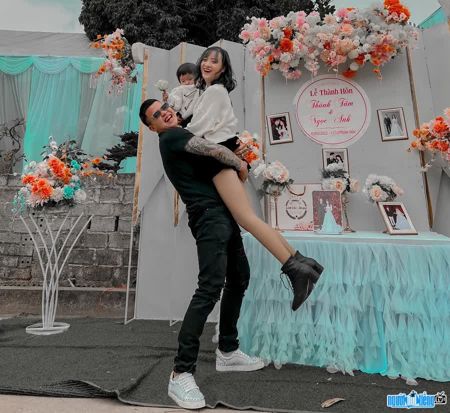 Gia đình hạnh phúc của chủ kênh TikTok Gia Đình Anh Nhung