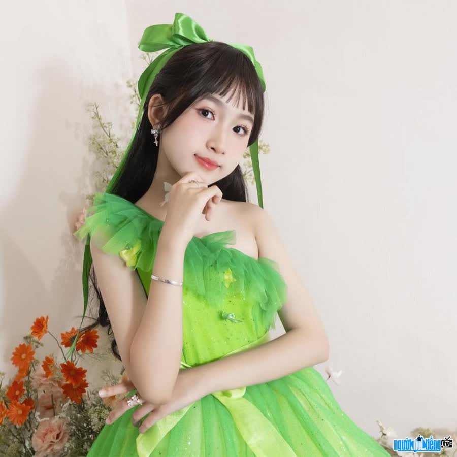 Singer Candy Ngoc Ha is talented and promising