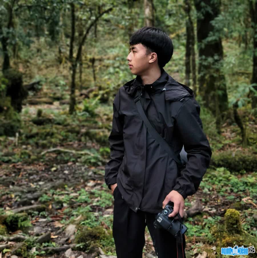 TikToker Ha Ho takes the audience to explore many majestic Trekking locations