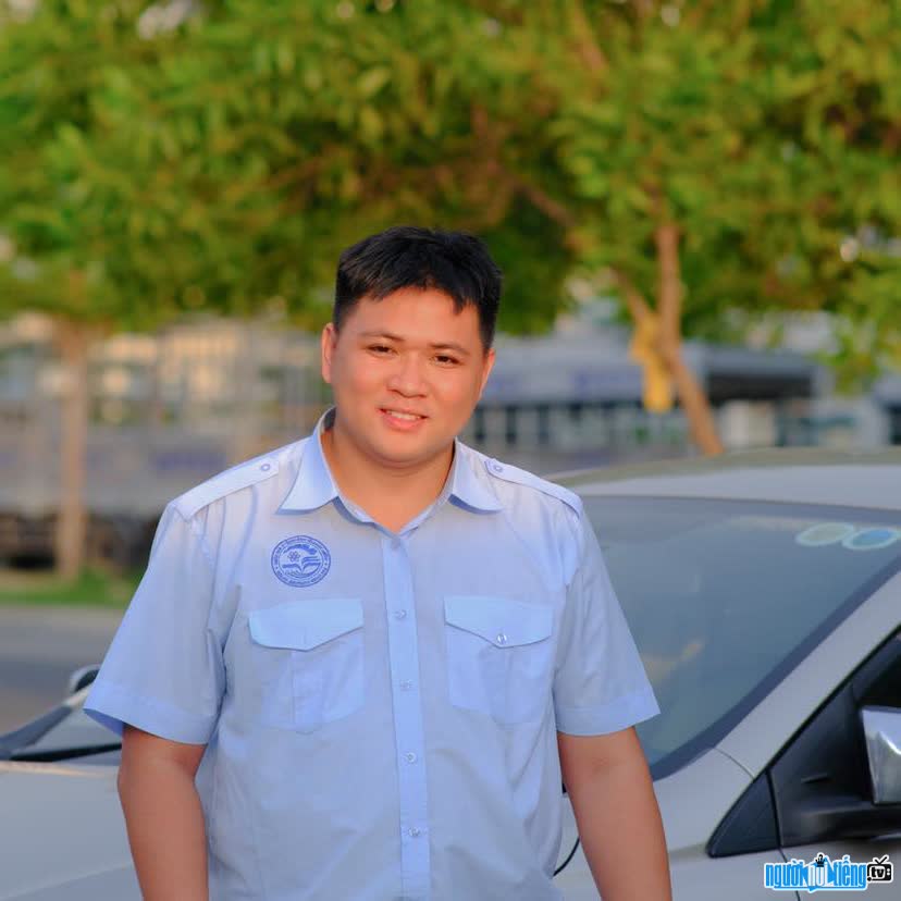 Teacher Mai Van Thuong (Teacher who teaches driving) is dedicated and reputable