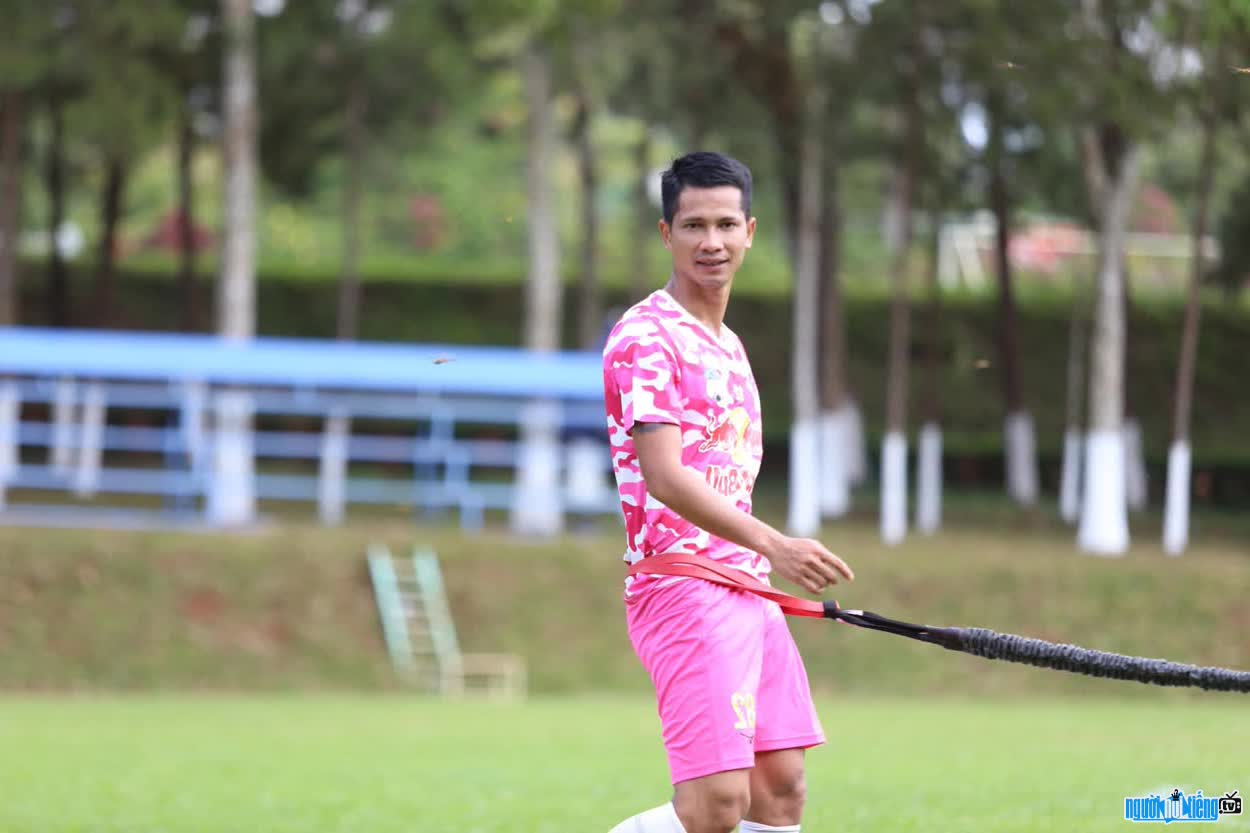 Image of A Hoang on the training field
