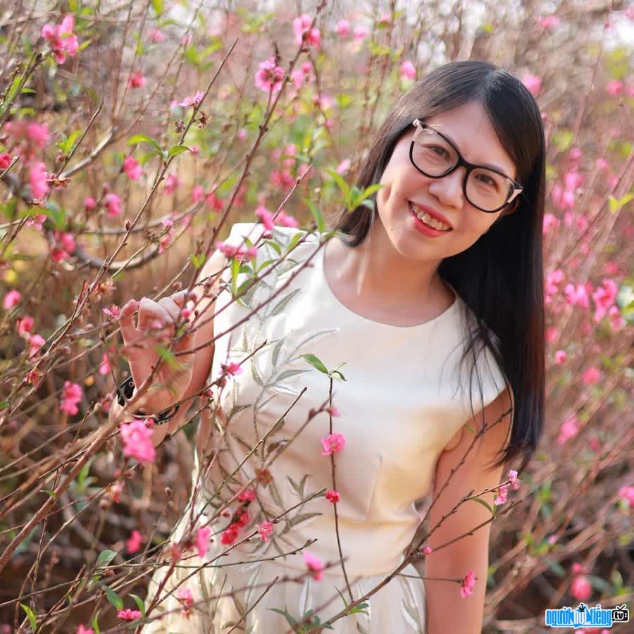Doctor Le Thi Thu Huong (Doctor Huong) radiantly welcoming spring