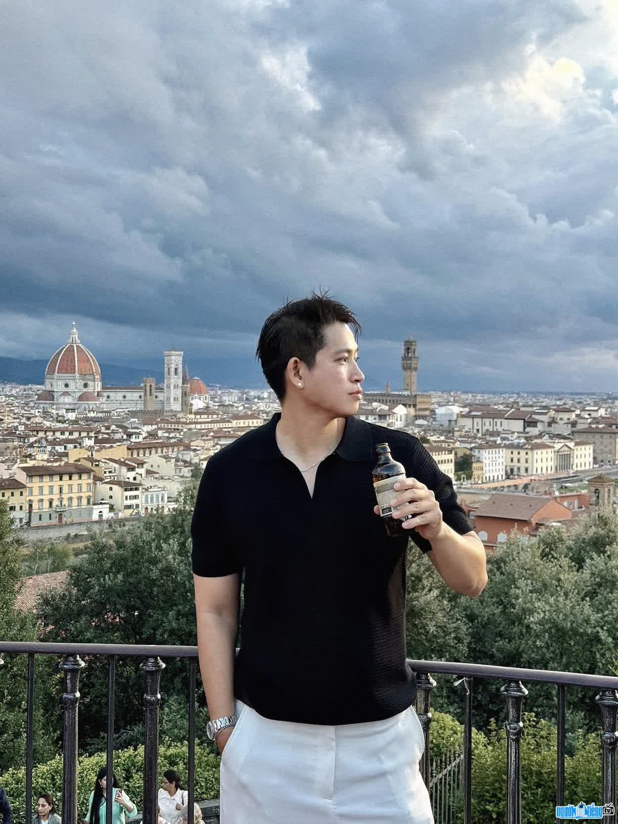 Latest images of Stylist Dinh Thanh Long