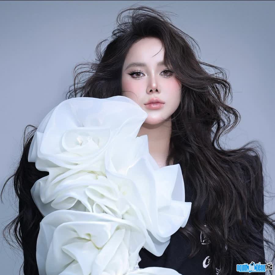 Makeup artist Hang Thu is famous in the beauty world