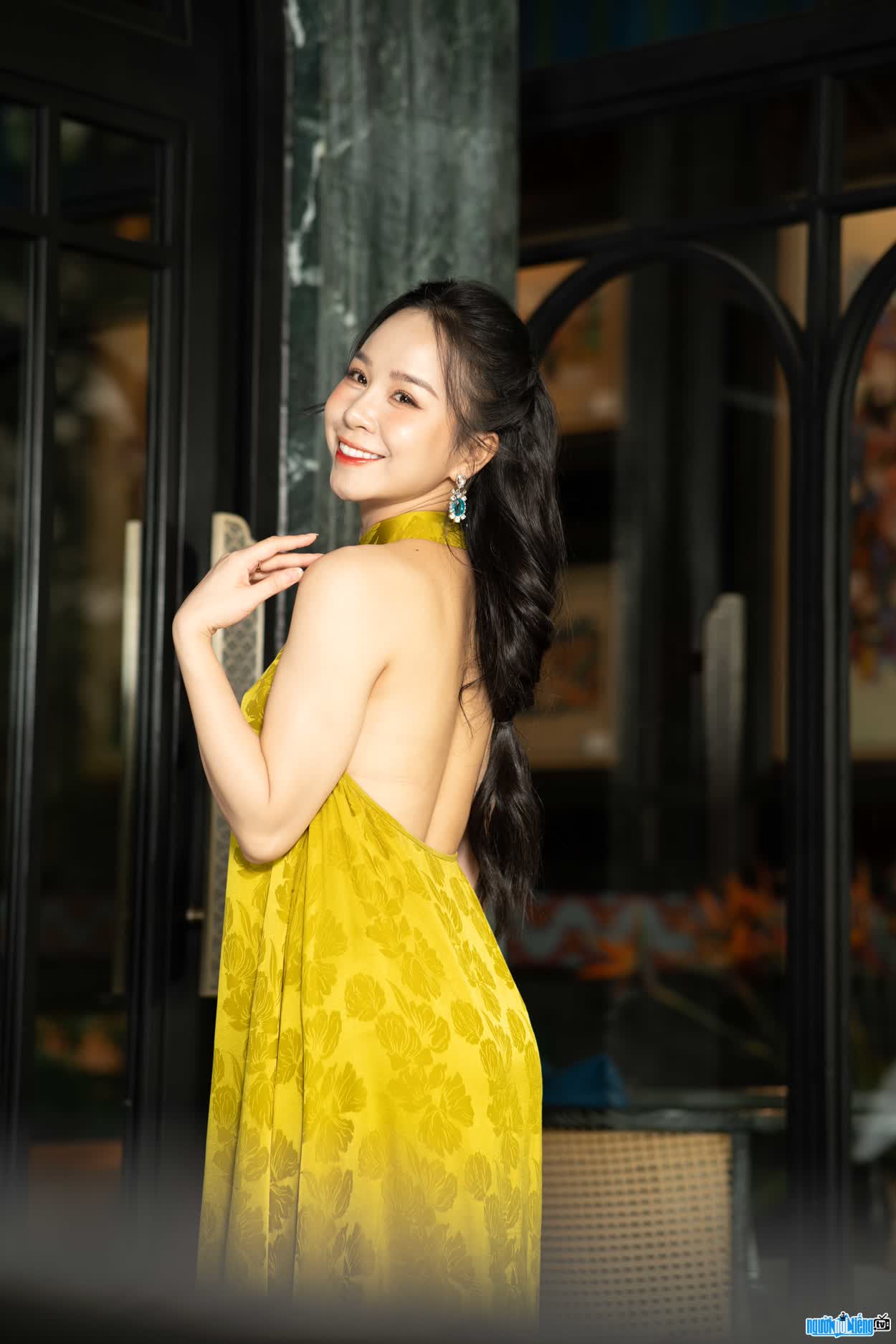 Image of beautiful singer Nguyen Thi Hong Duyen