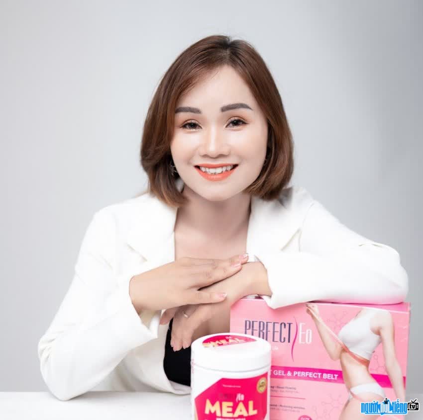 Hiện tượng mạng Nguyễn Thị Tình chia sẻ bí quyết có vòng eo hoàn hảo
