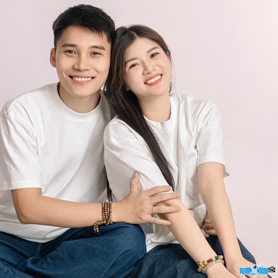 Vợ chồng TikToker Ngô Xuyến gây cười với những khoảnh khắc lầy lội