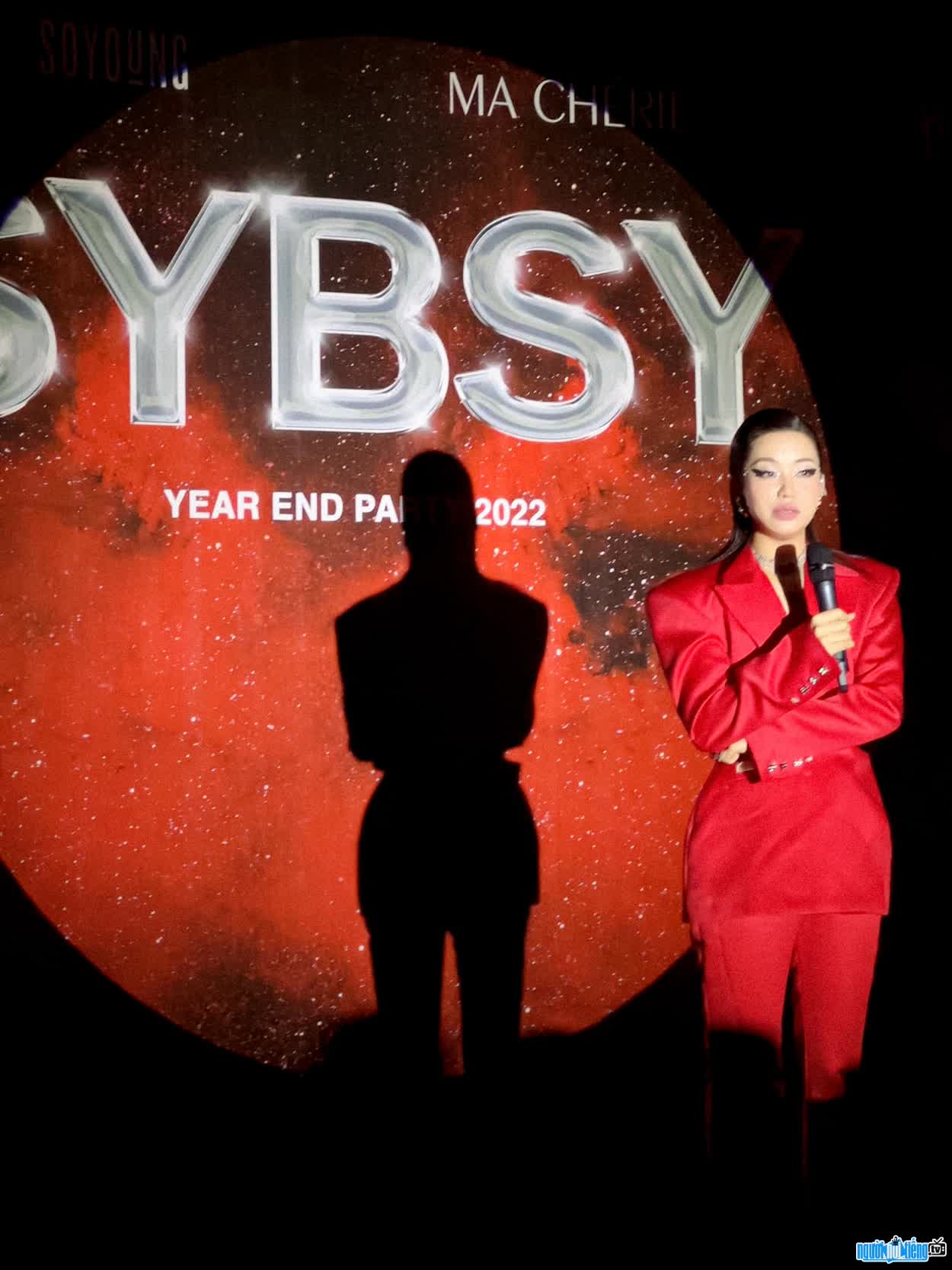 Hình ảnh NTK Hòa Nguyễn luôn cố gắng nỗ lực với đam mê của mình