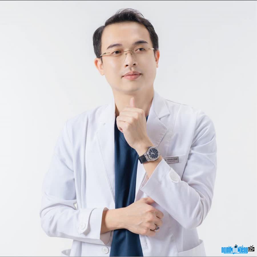 Bác sĩ Phạm Minh Trường là chuyên gia da liễu nổi tiếng