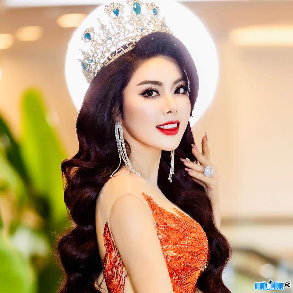 Hình ảnh hoa hậu Nghiêm Thị Huệ xinh đẹp tài năng