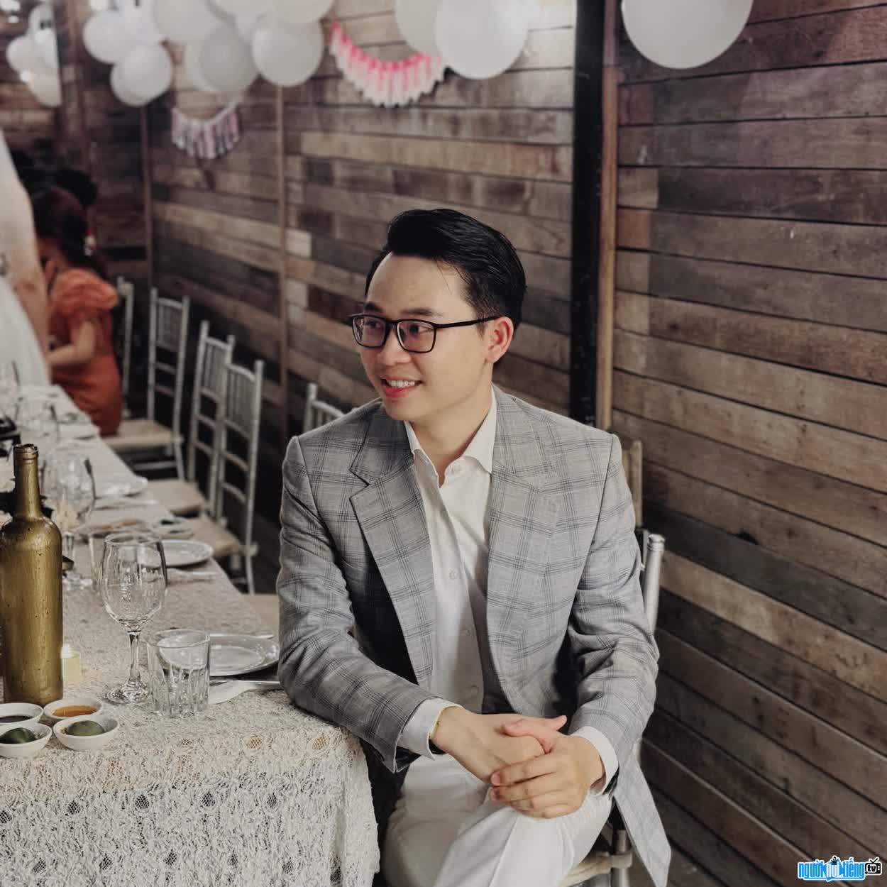 Hình ảnh MC Hoàng Tùng điển trai tài năng