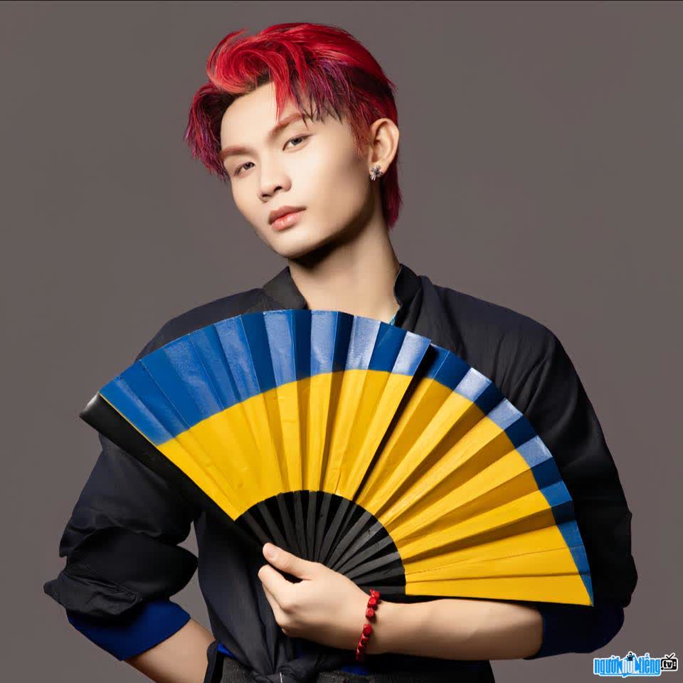 Hình ảnh vũ công Lê Phạm Minh Quân trẻ tuổi tài năng