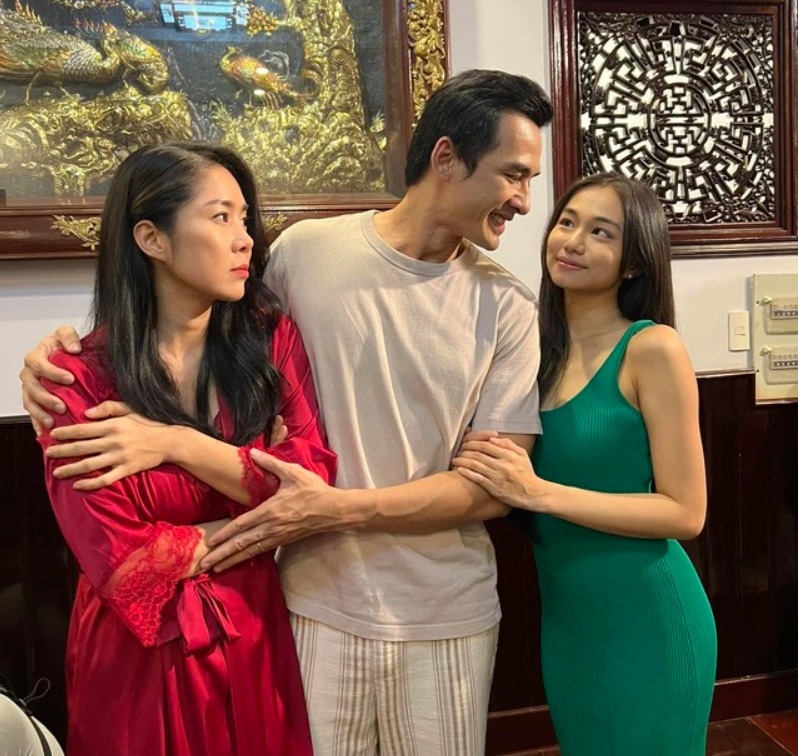 Mối quan hệ phức tạp trong phim Bóng Ma Hạnh Phúc