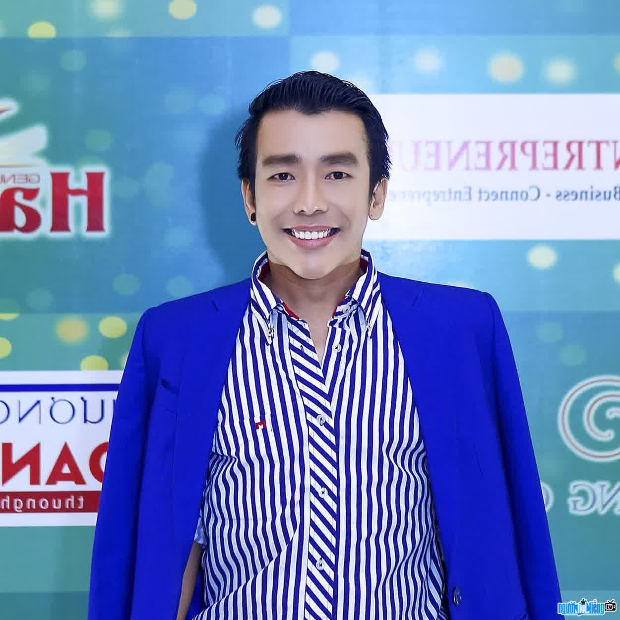 Hinh ảnh đạo diễn Nguyễn Anh Tuấn tài năng