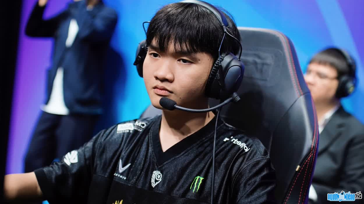 Image of Emo competing