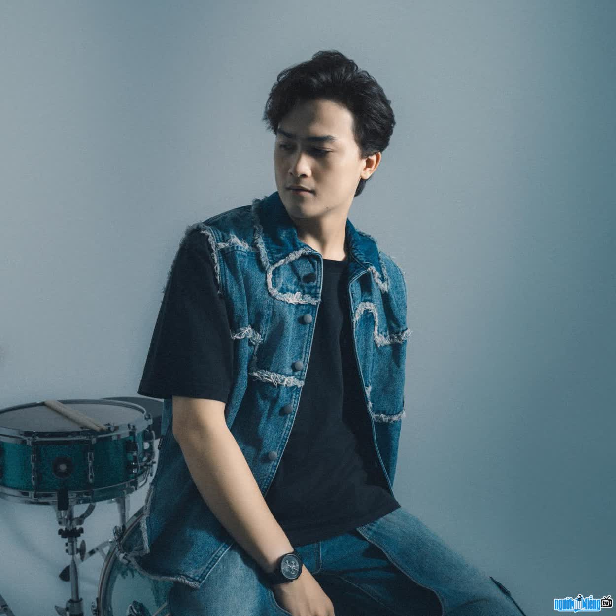 Hình ảnh tay trống Nhật Hào Drums điển trai