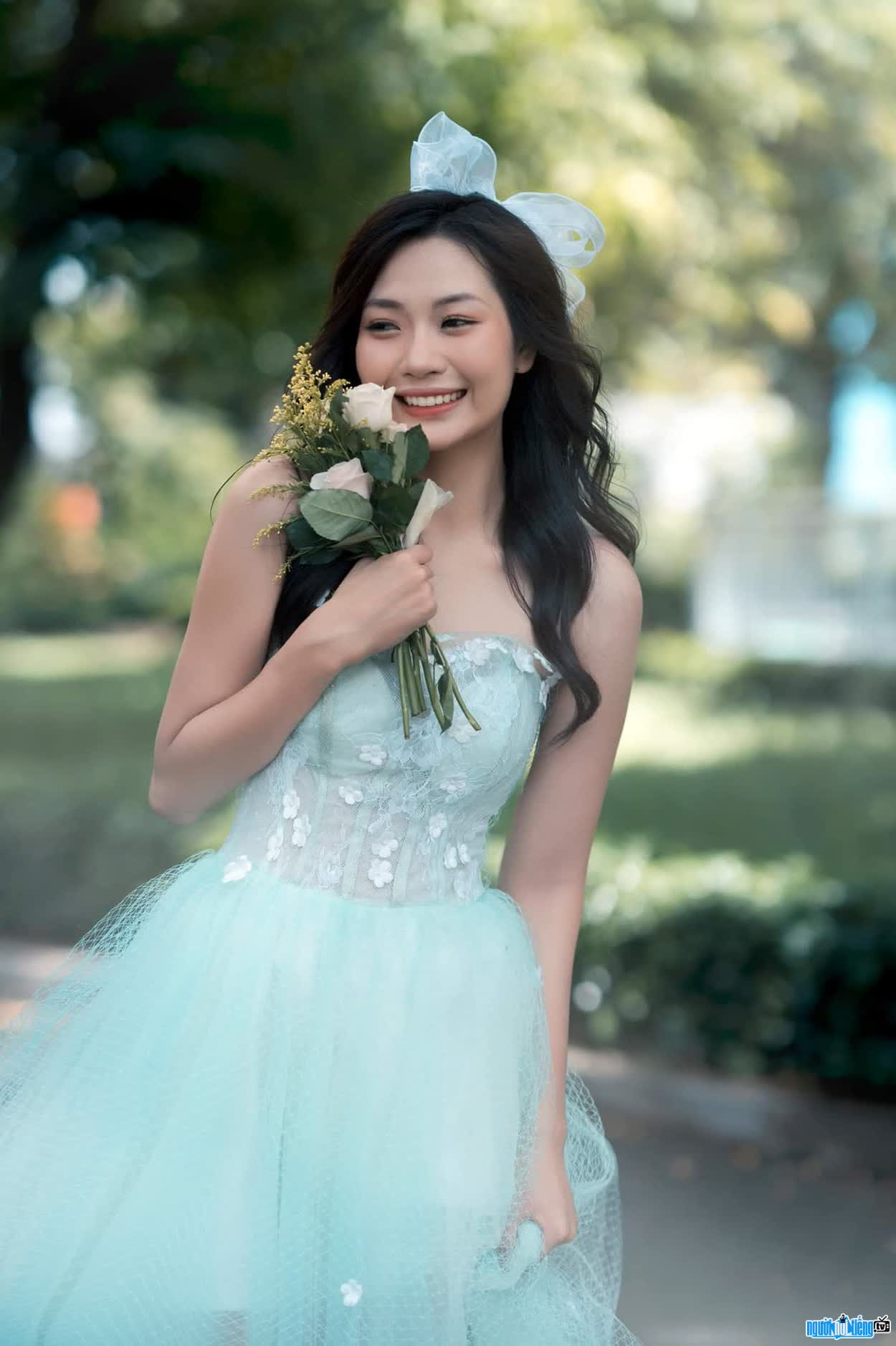 Hình ảnh diễn viên trẻ Tạ Lâm dịu dàng duyên dáng