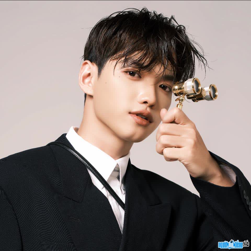 Hình ảnh MC trẻ Châu Khang điển trai tài năng