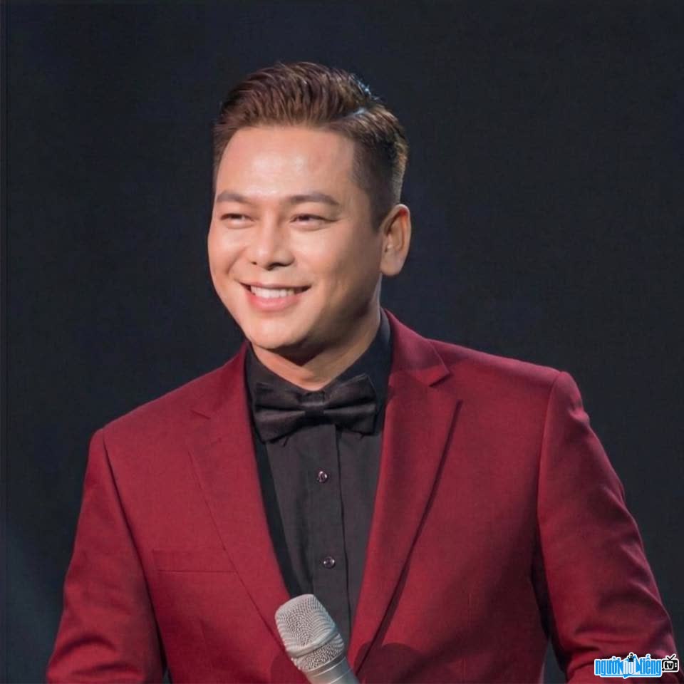 Latest image of singer Bach Nguyen