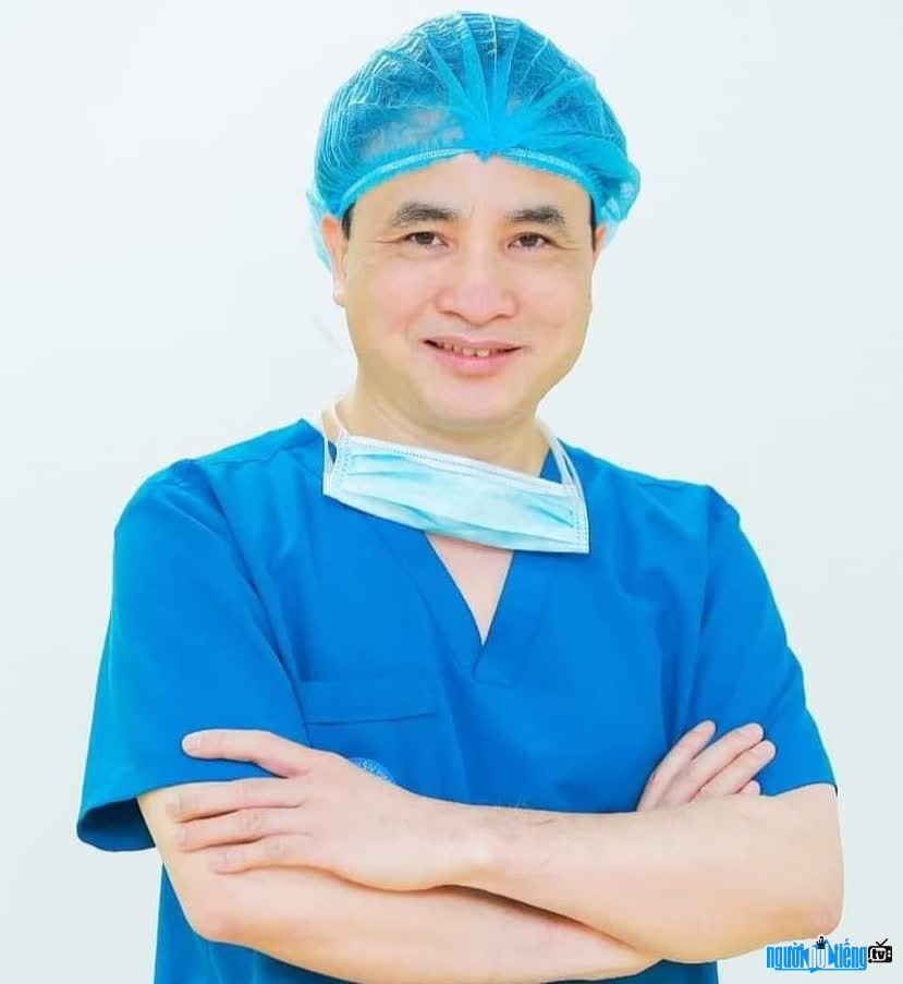 Doctor Duong Van Trung promotes both medical ethics and medical techniques