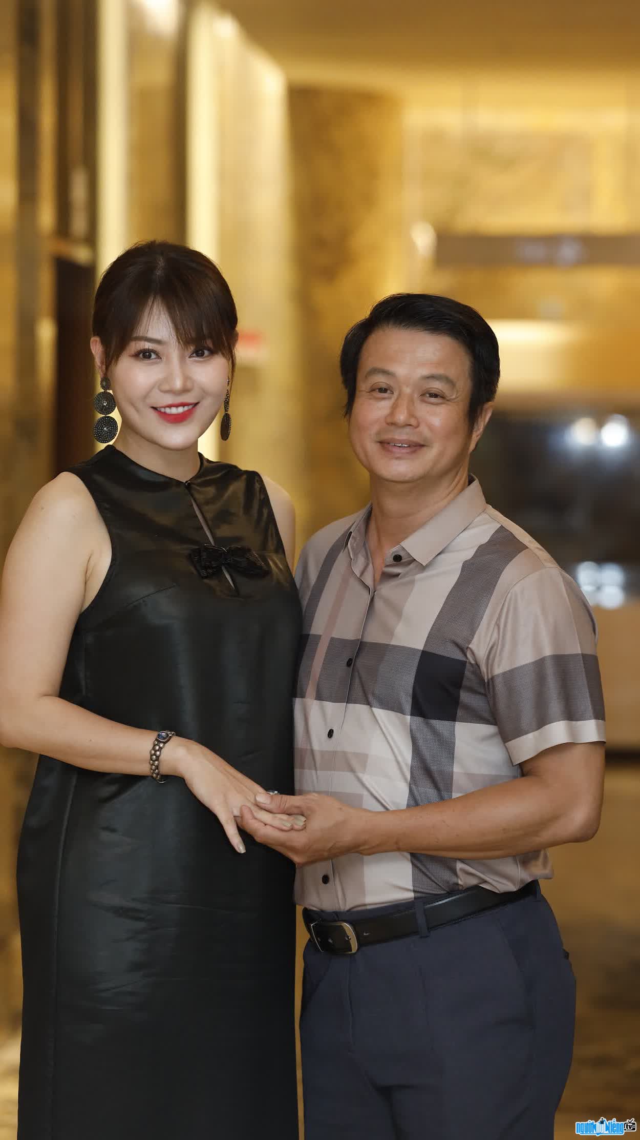 Images of Thanh Huong and Ba Anh actors in the movie