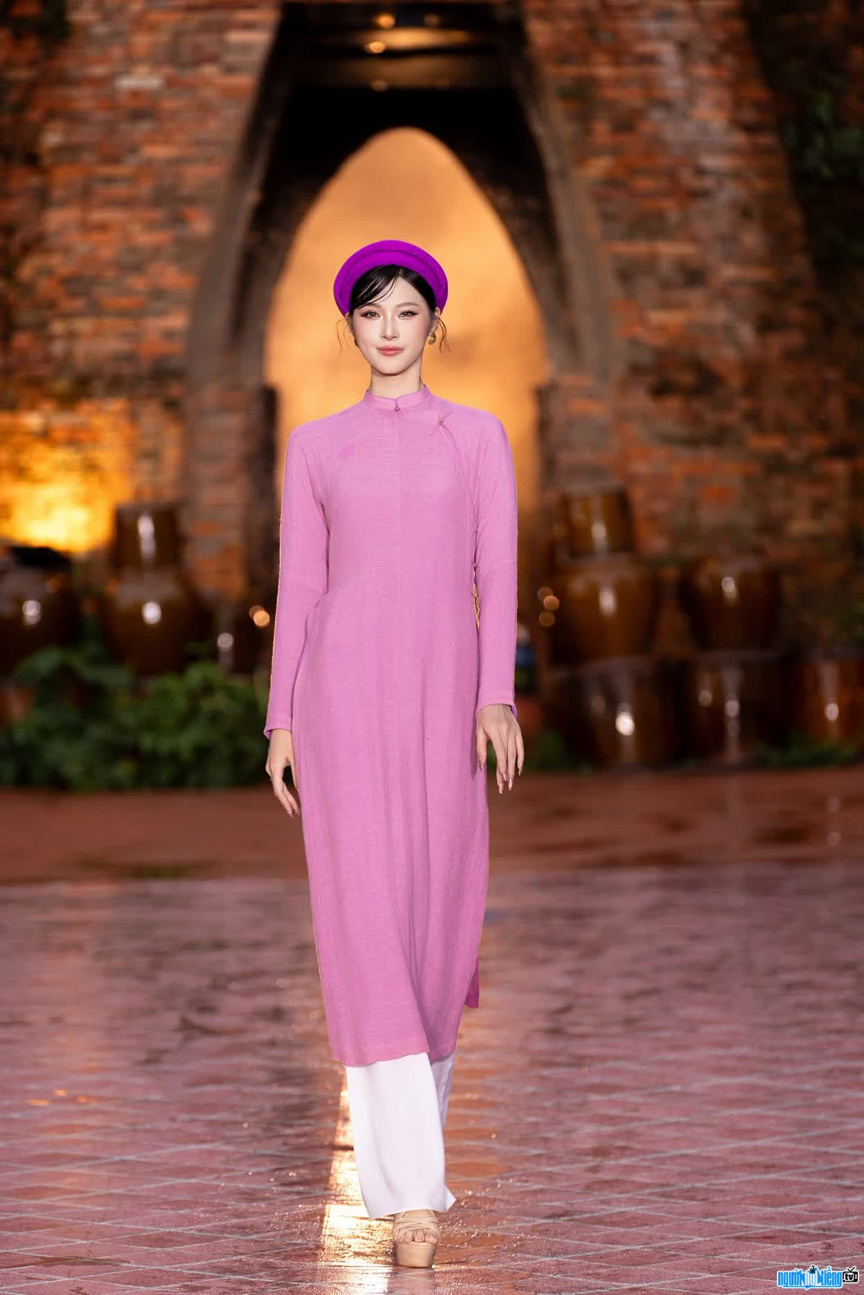 Hình ảnh Nguyễn Thu Thảo trên sàn catwalk