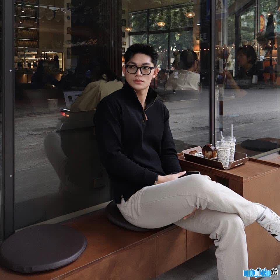 Hình ảnh Bùi Quốc Huy điển trai ngoài đời thường