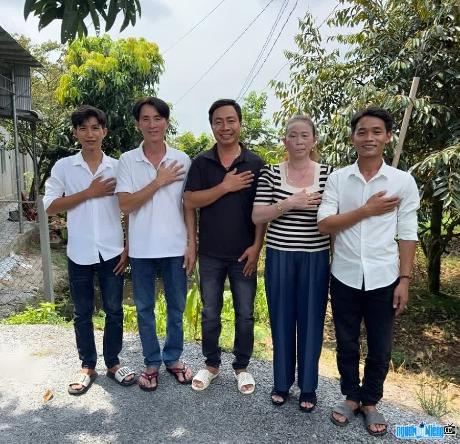 Các thành viên cùng team với TikToker Phước Lầy