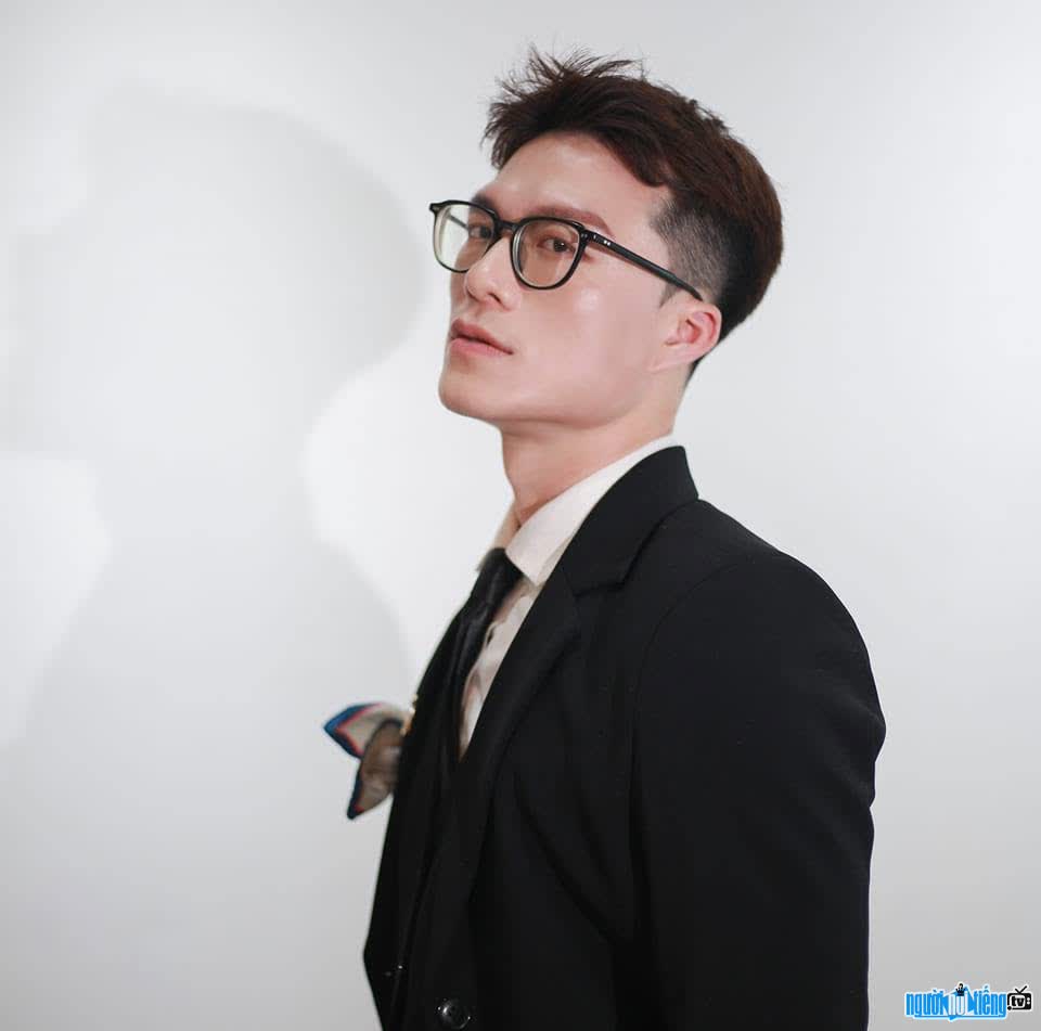 Hình ảnh Quân Phùng điển trai tài năng