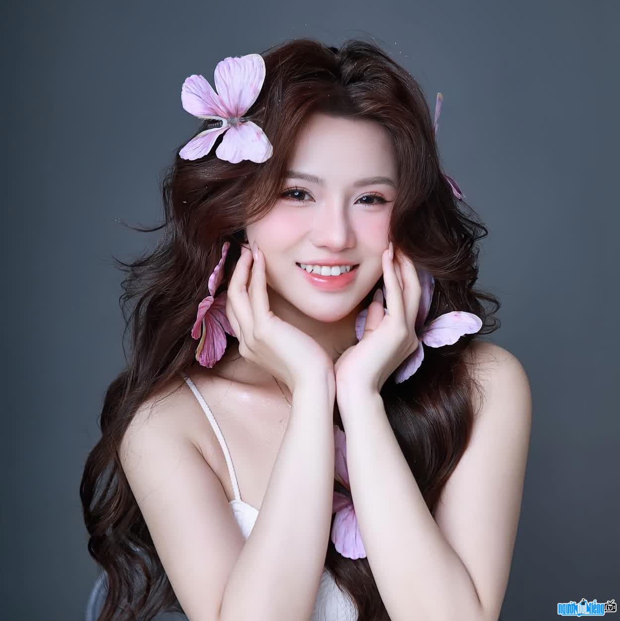 Hình ảnh xinh đẹp của ca sĩ trẻ Yến Thanh