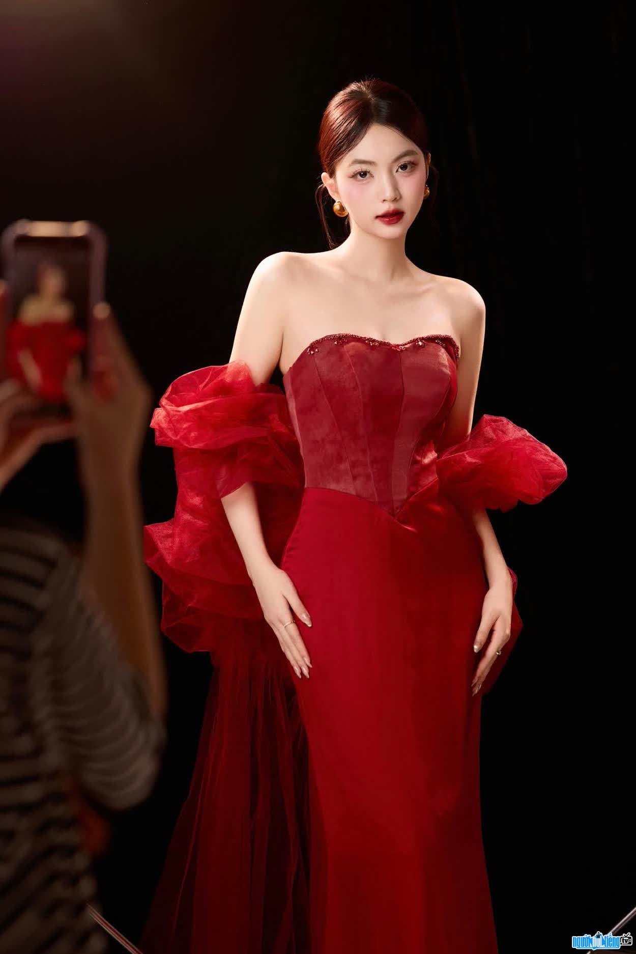Hình ảnh Hoàng Ngọc Như đầy quyến rũ