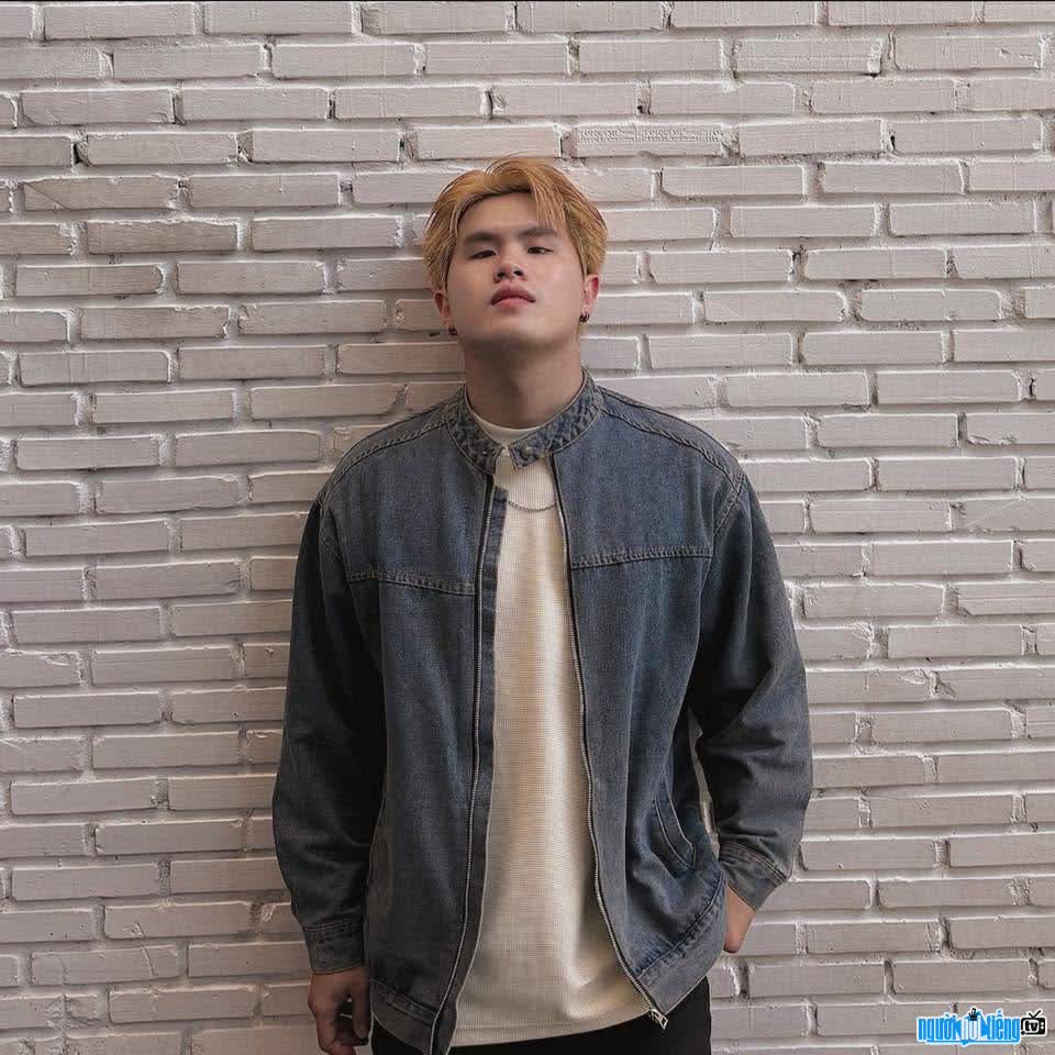 Hình ảnh ca sĩ STINGG trẻ tài năng