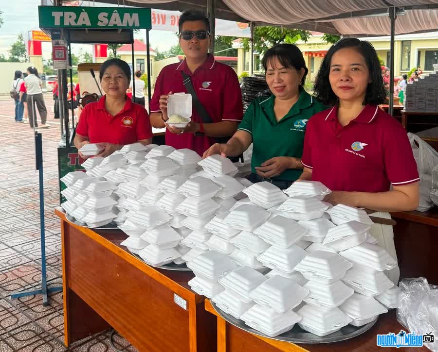 TikToker Phạm Ngọc Dũng (Dũng Bánh Mì) chung tay xây dựng mô hình Bếp cơm 0 đồng