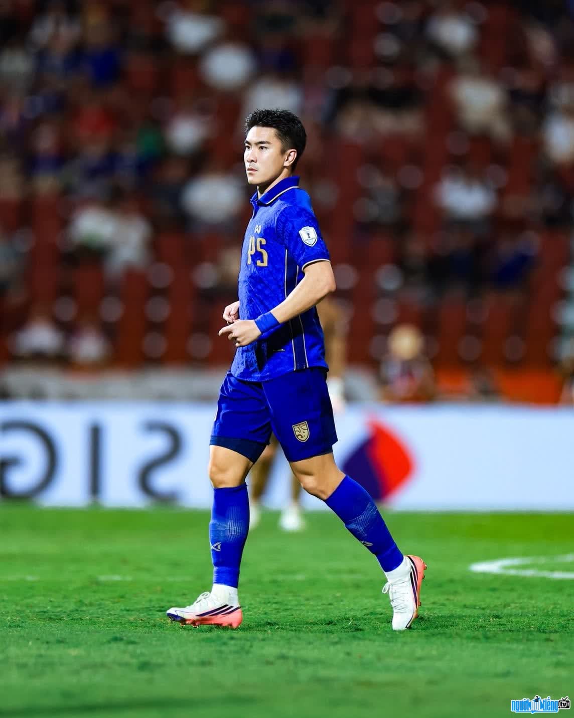 Image of Wanchai Jarunongkran on the field