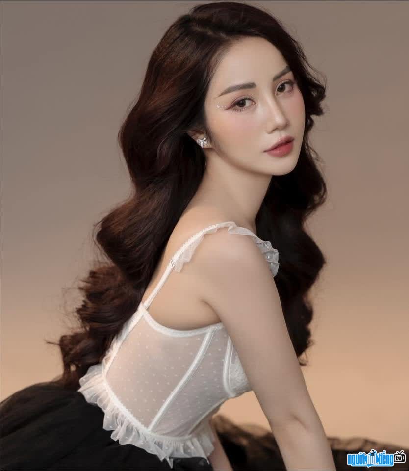 Hình ảnh xinh đẹp rạng ngời của Hạnh Xuka