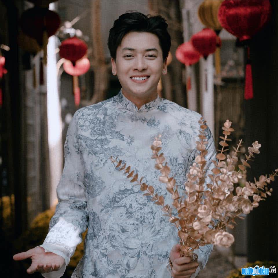 Hình ảnh mới nhất ca sĩ Trung Tín