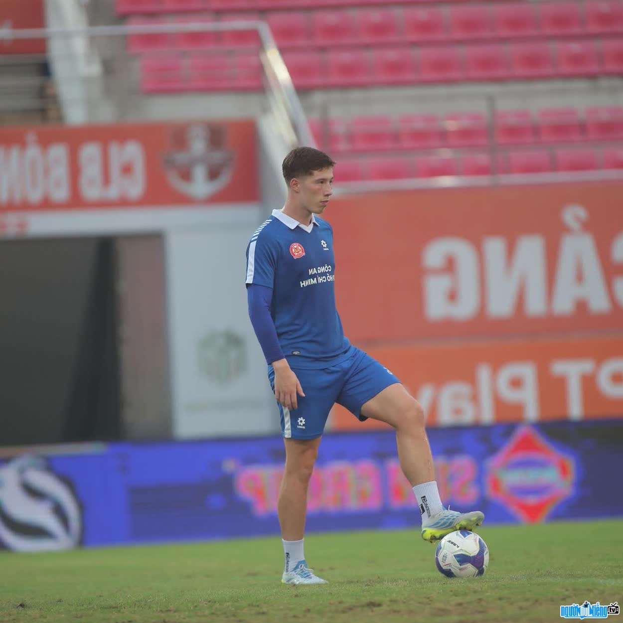Hình ảnh cầu thủ Williams Minh Hoàng trên sân cỏ