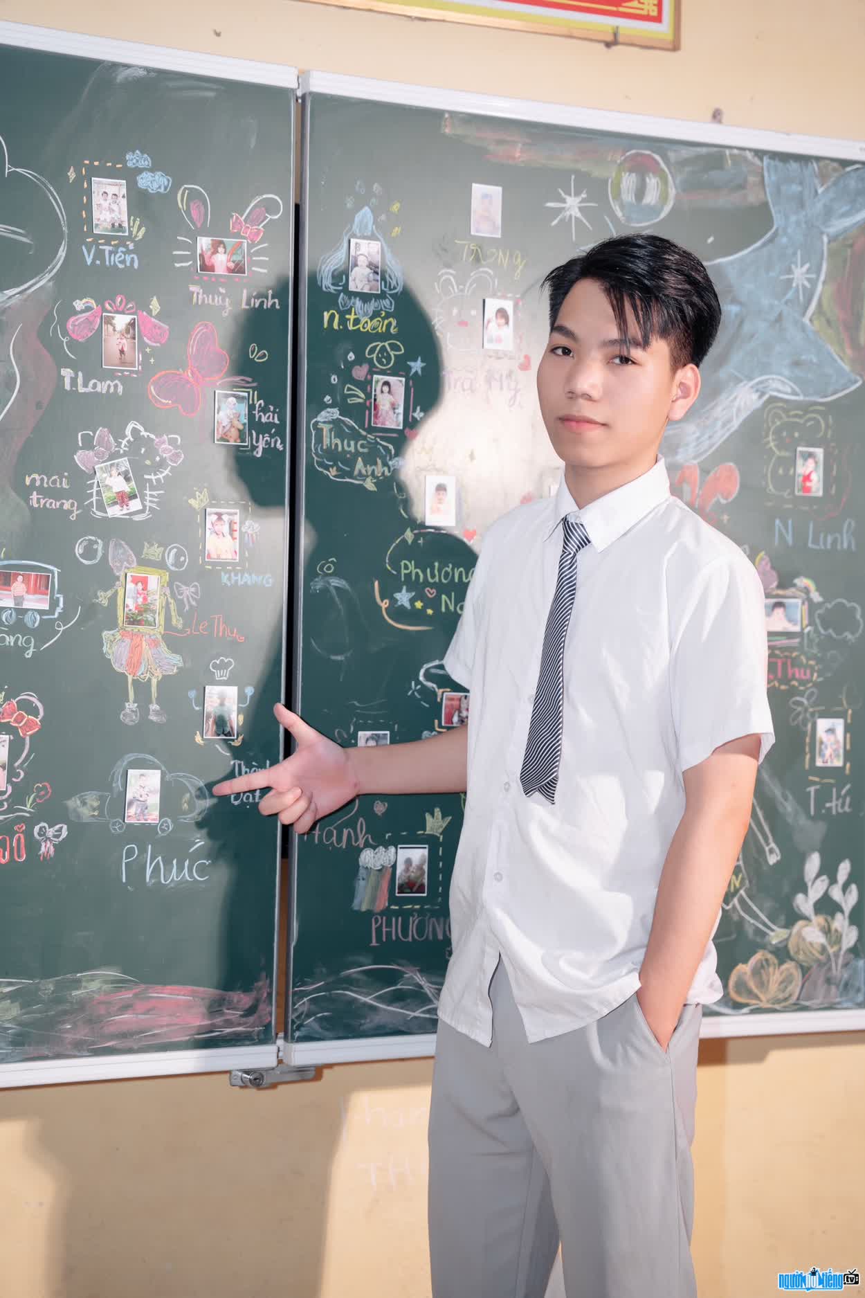 Hình ảnh Hoàng Minh Phúc trên ghế nhà trường