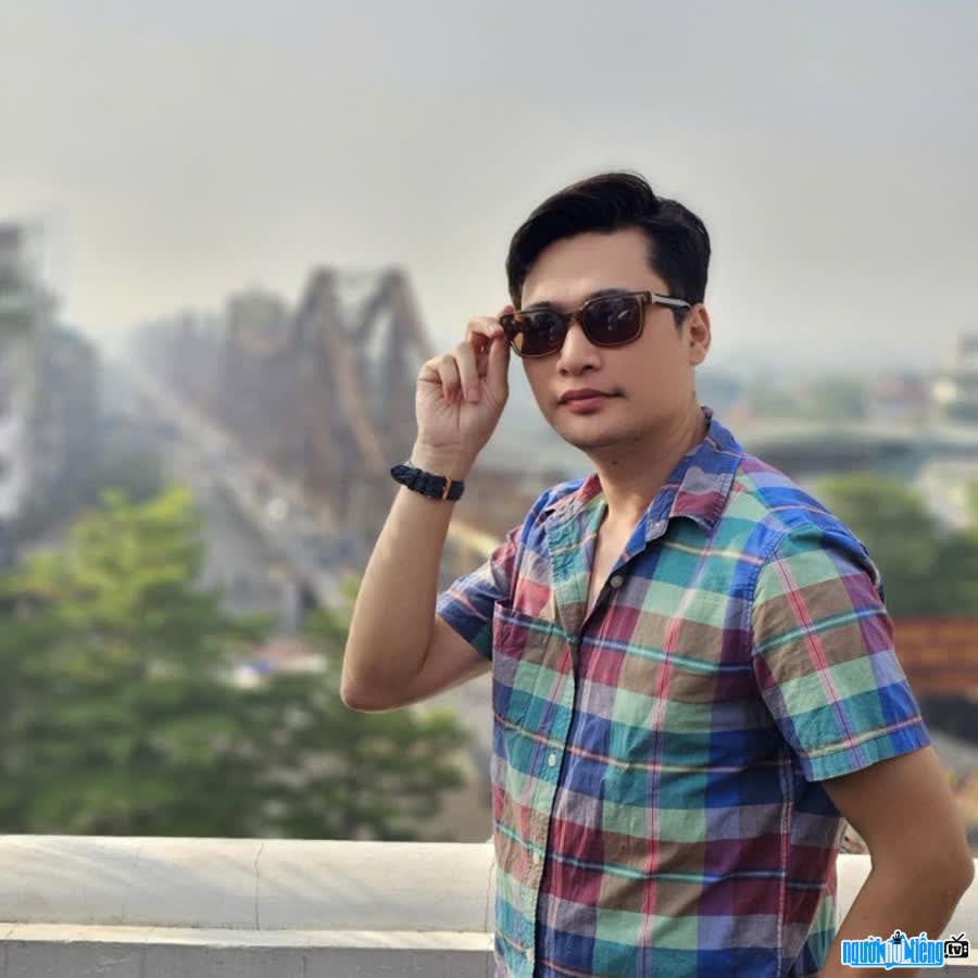 Dien vien Dinh Hung tung lam nhieu viec de nuoi duong dam me dien xuat