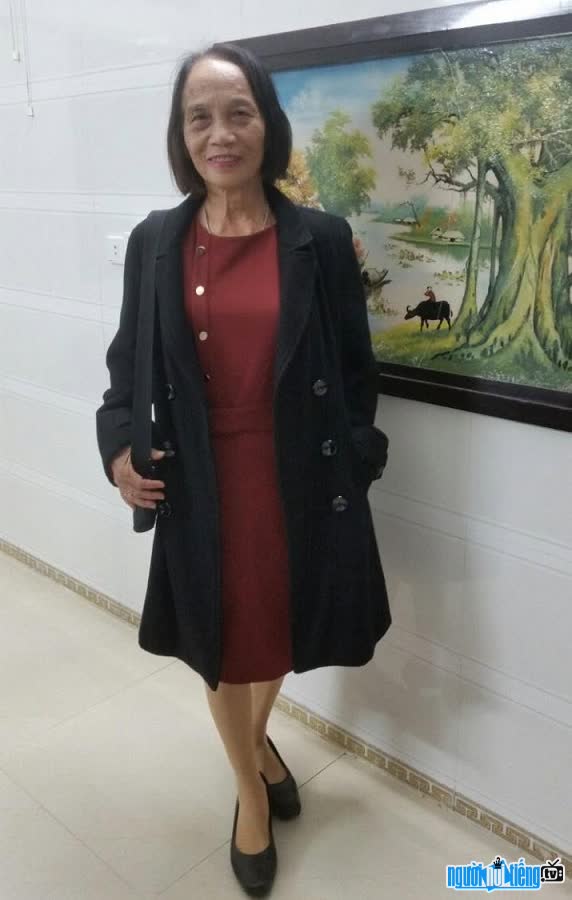 Teacher Ngo Thuy Trinh is famous on social networks