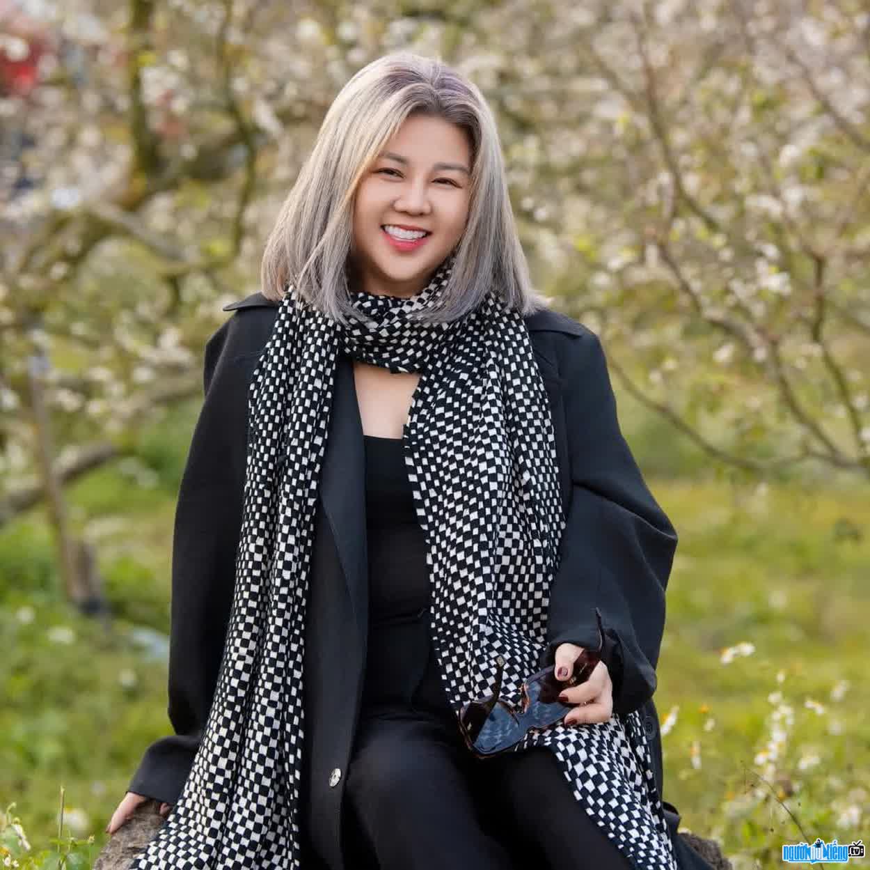 Hình ảnh CEO Lê Hạnh rạng ngời