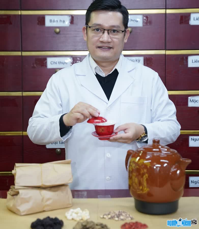 Bác sĩ Trần Hải Long hướng dẫn sắc thuốc