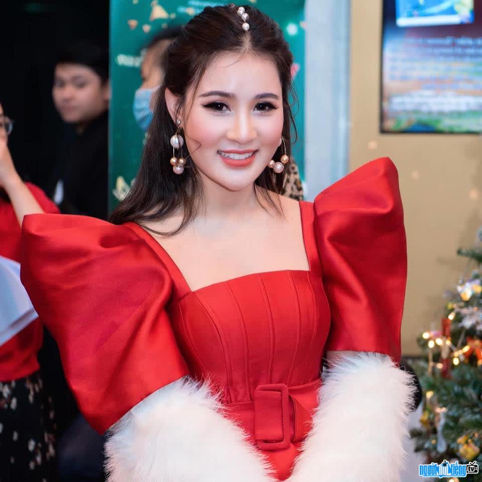 Hình ảnh hoa hậu Hồ Như Quỳnh đấy quyến rũ