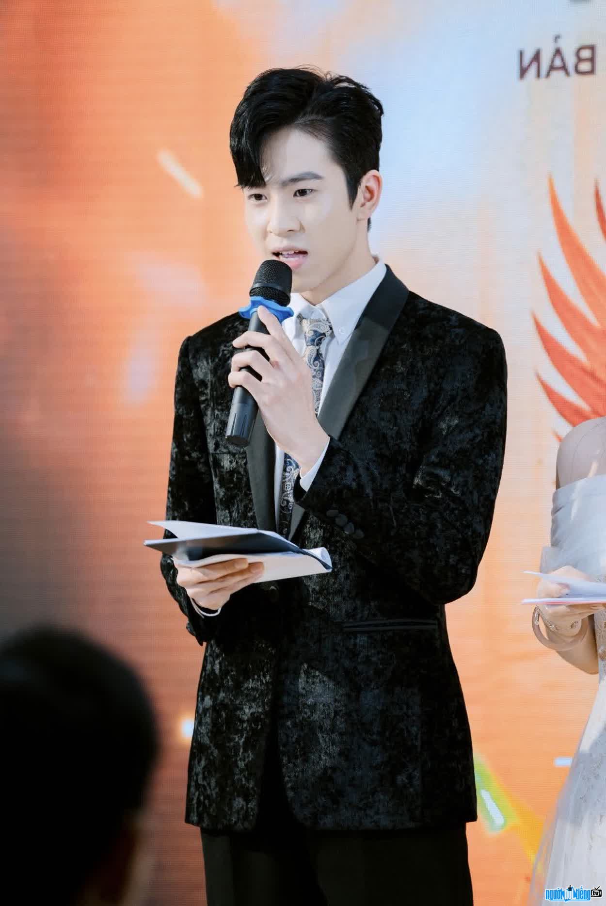 Hình ảnh Kang Lưu luôn cố gắng nỗ lực mỗi ngày với đam mê