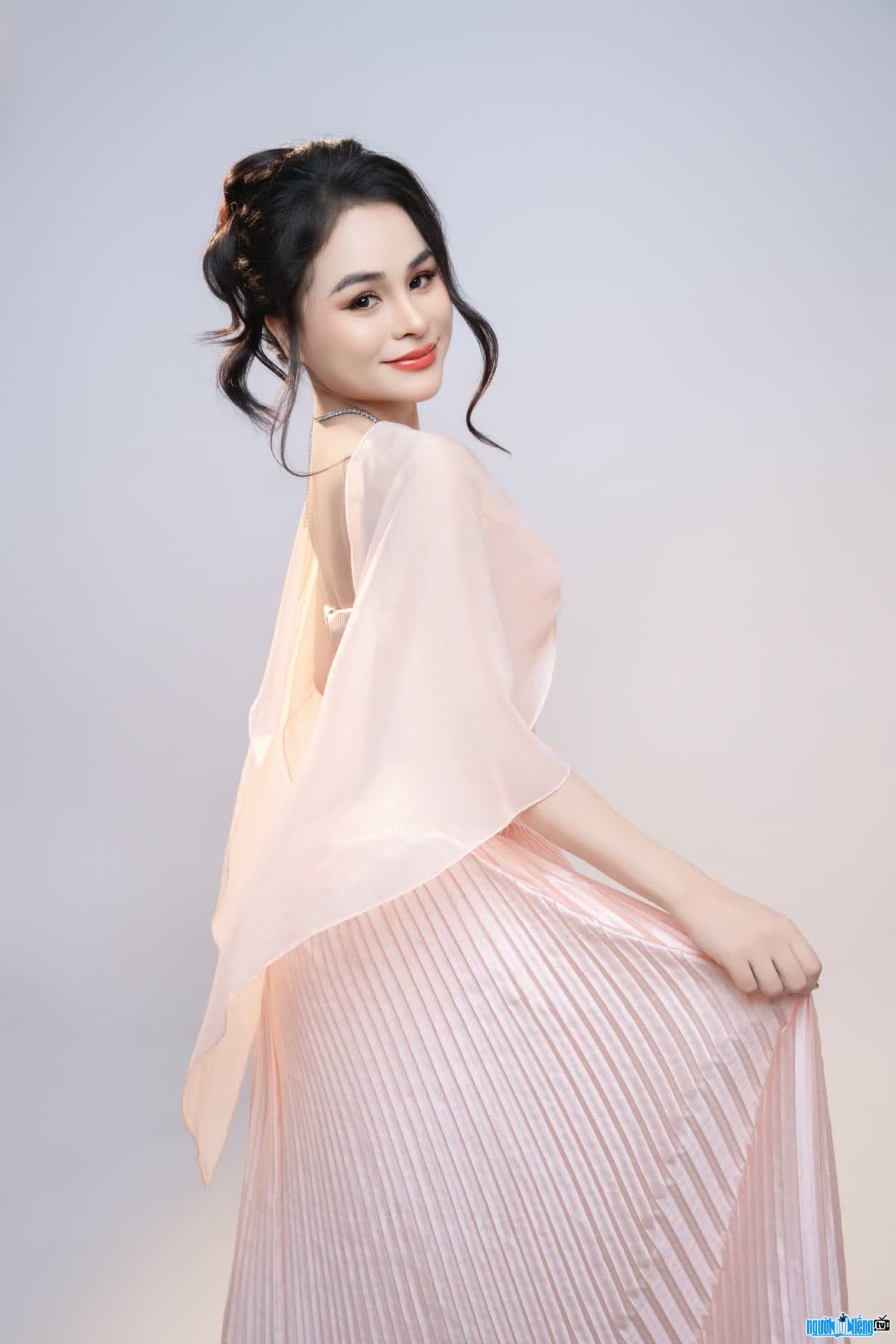 Hình ảnh mới nhất của MC Cao Nga