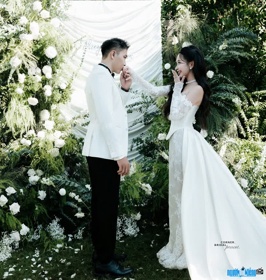 TikTok channel owners Thuyen & Liem share romantic wedding photos