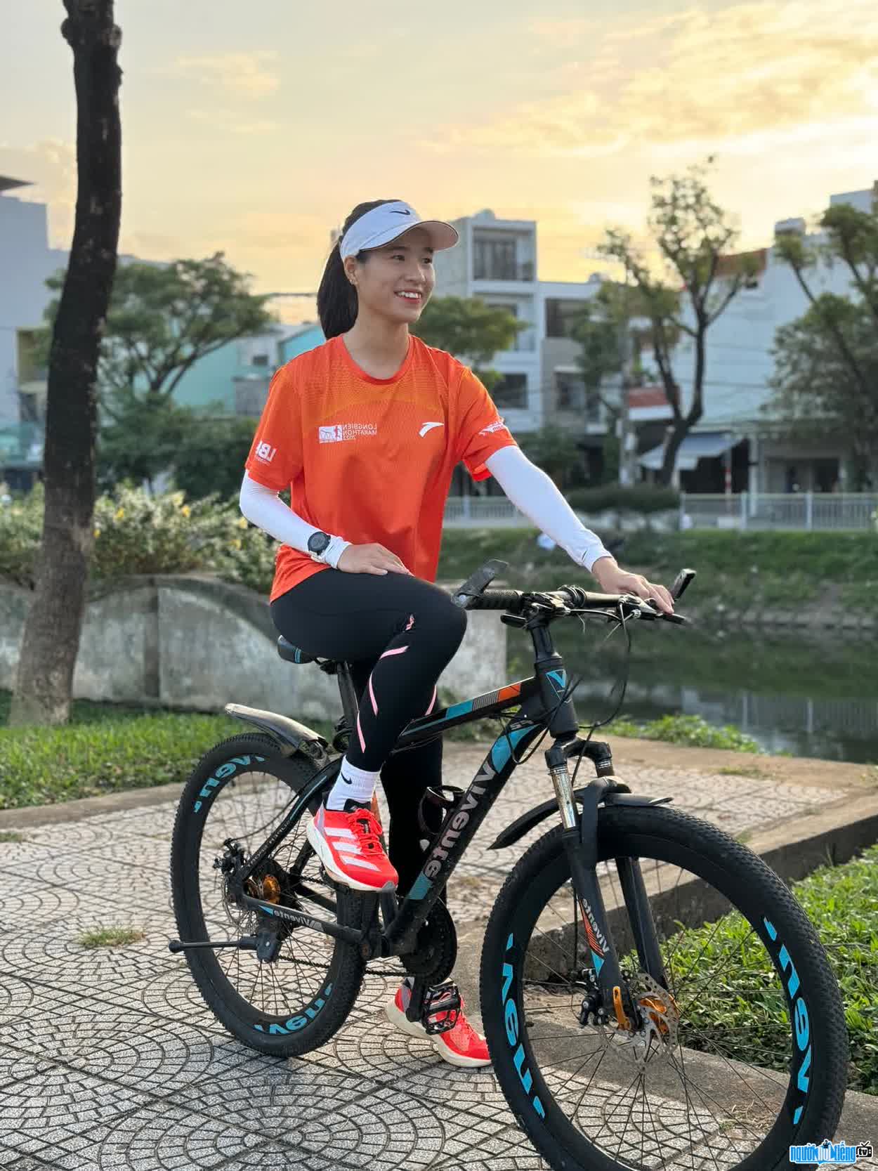 Hình ảnh Bùi Thị Ngân năng động xinh đẹp