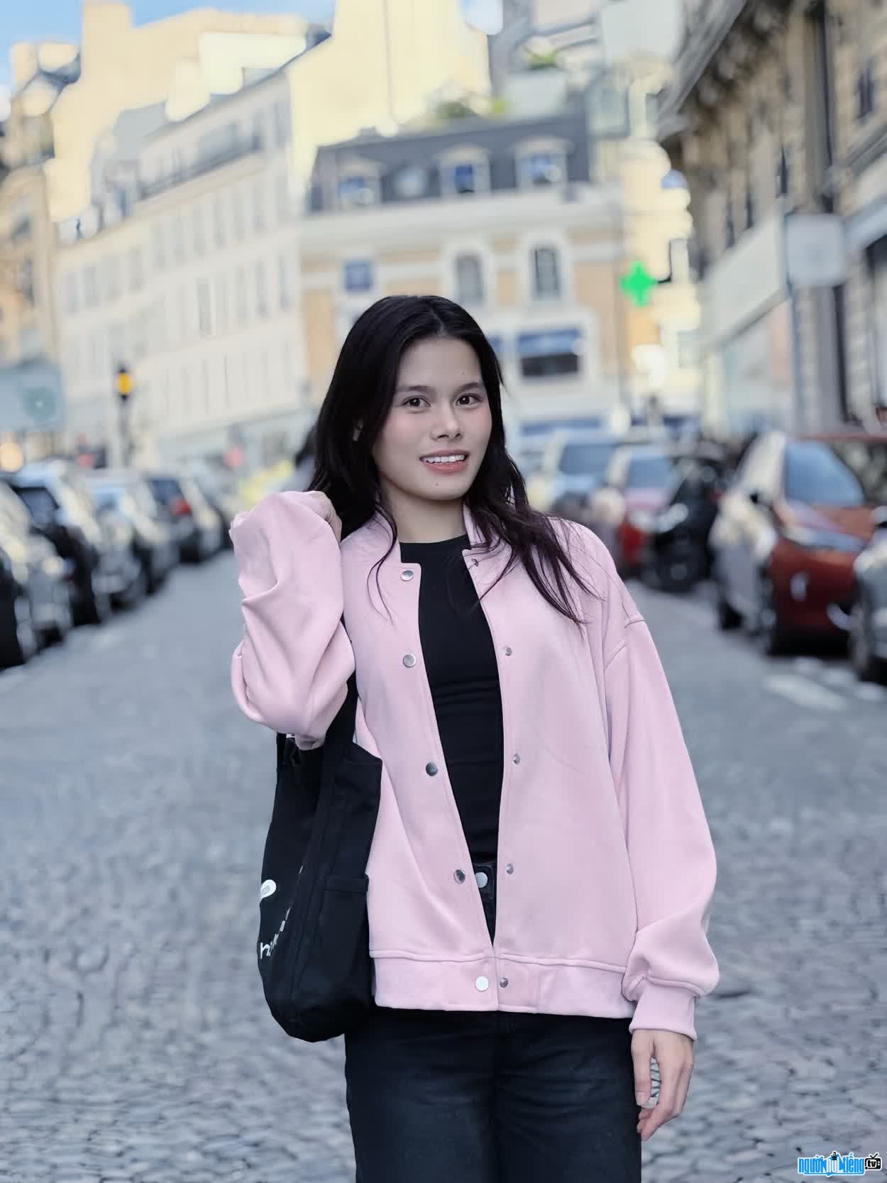 Hình ảnh Nguyễn Thị Ngọc rạng ngời ngoài đường đua