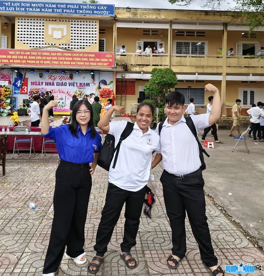 Giáo viên Cô Thoa Phù Thủy gây ấn tượng bởi sự hài hước